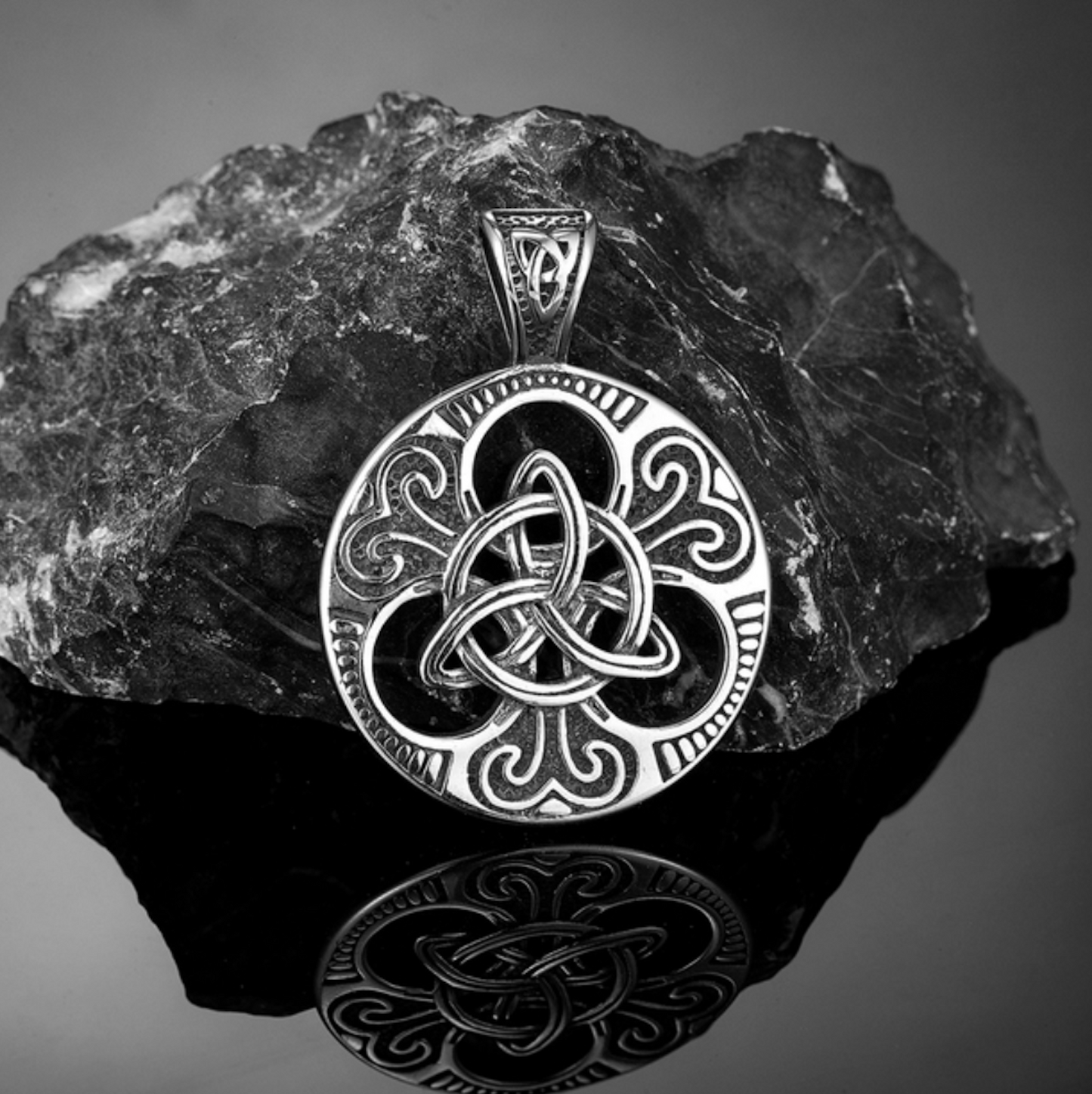 Collier Viking Celtic Trinity - Nœud de la trinité celtique - Triquetra en Acier Inoxydable - Couleur Argent