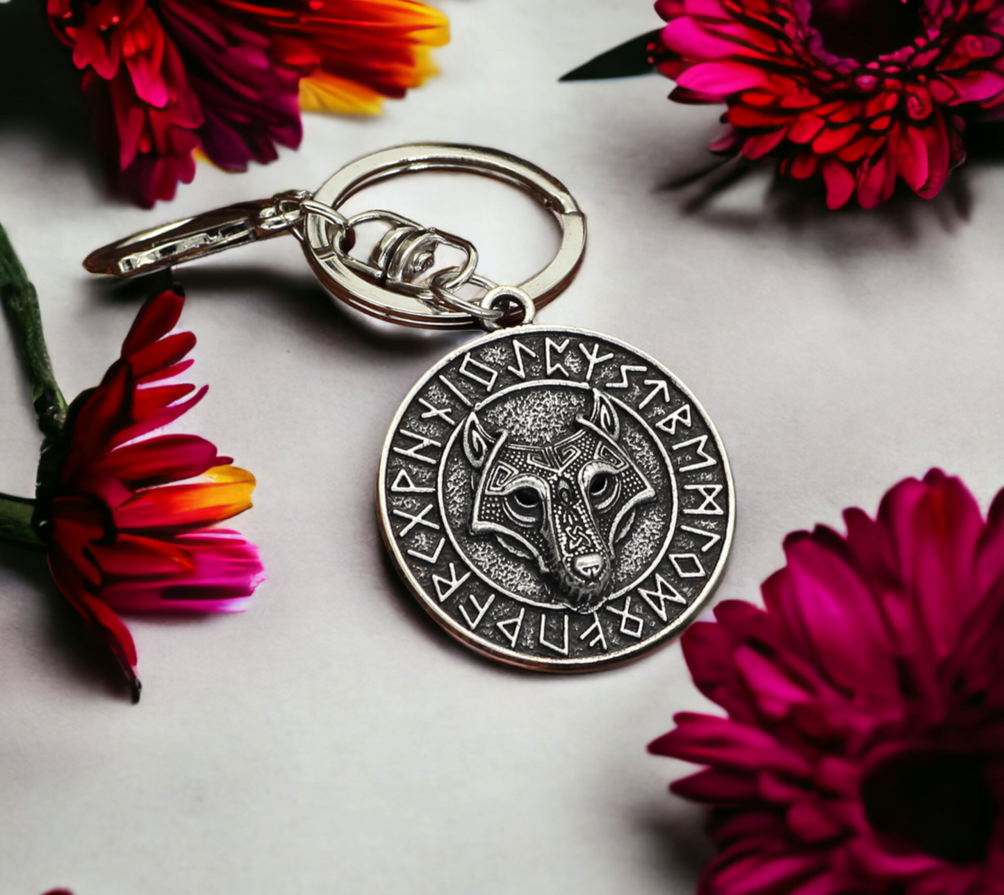 Porte-clés pendentif Viking Tête de Loup Fenrir Keychain Runes Viking Idéal Cadeau Original Amulette Viking - Accessoire Sac