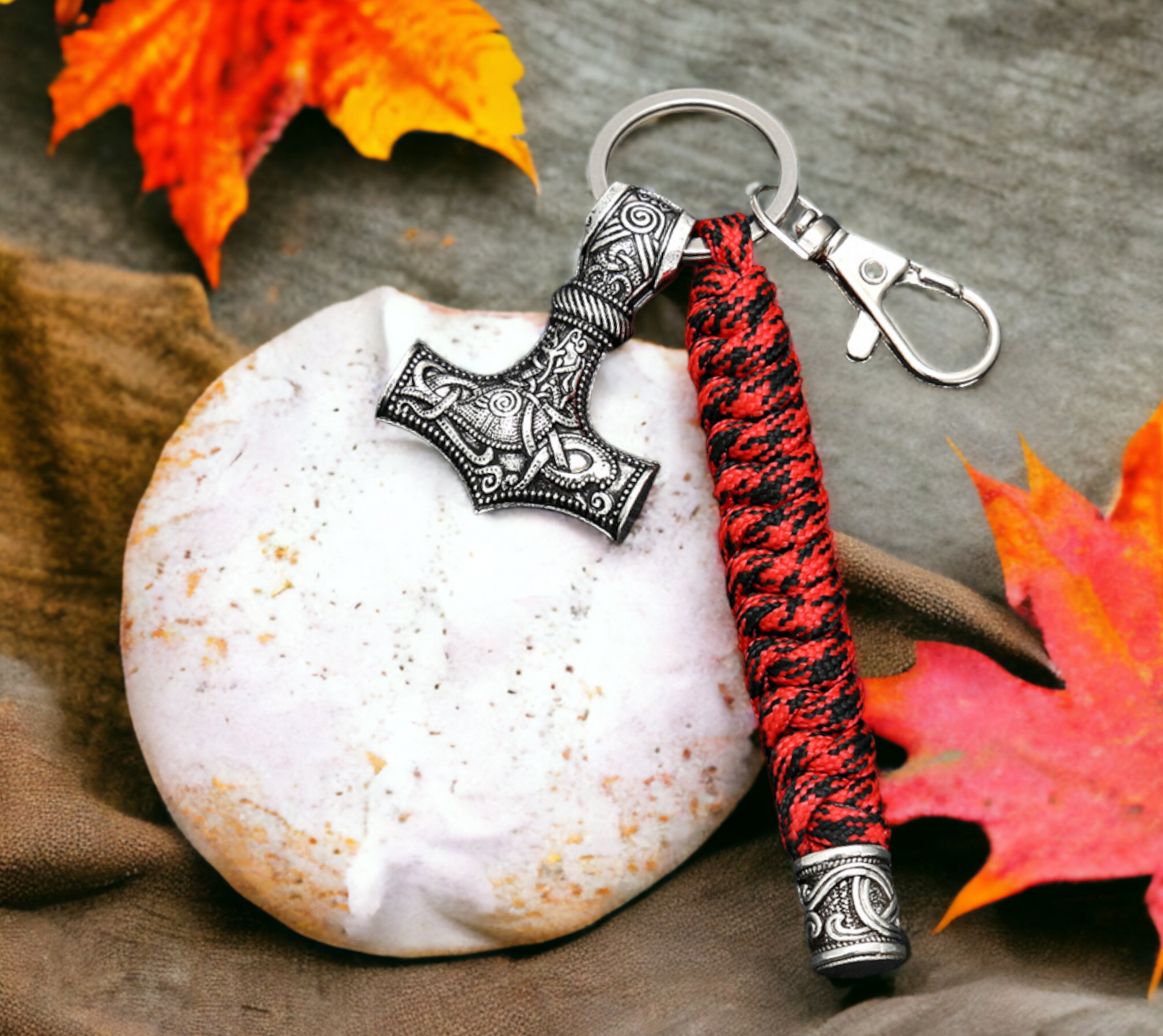 Porte-clés pendentif Viking Marteau de Thor Mjolnir Keychain en Paracorde Rouge Noir et Acier Inoxydable, fait à la main Idéal cadeau