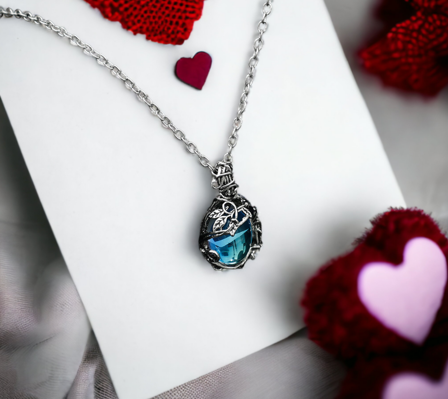 Collier Pendentif Celtique en Pierre de Lune Gemme artificielle en Forme de Goutte d'eau fait à la main - Idéal Cadeau Femme