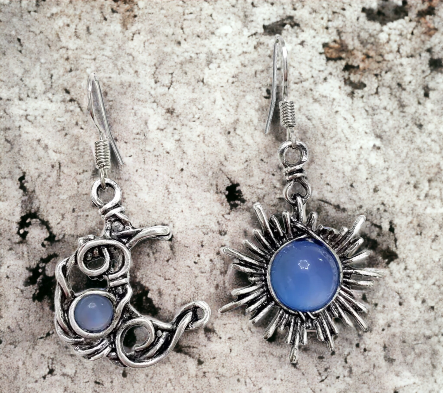 Boucles d'oreilles Celtique Soleil et Lune avec gemme artificielle Bleue de Style Nordique, faites à la main Cadeau Original Idéal Cadeau