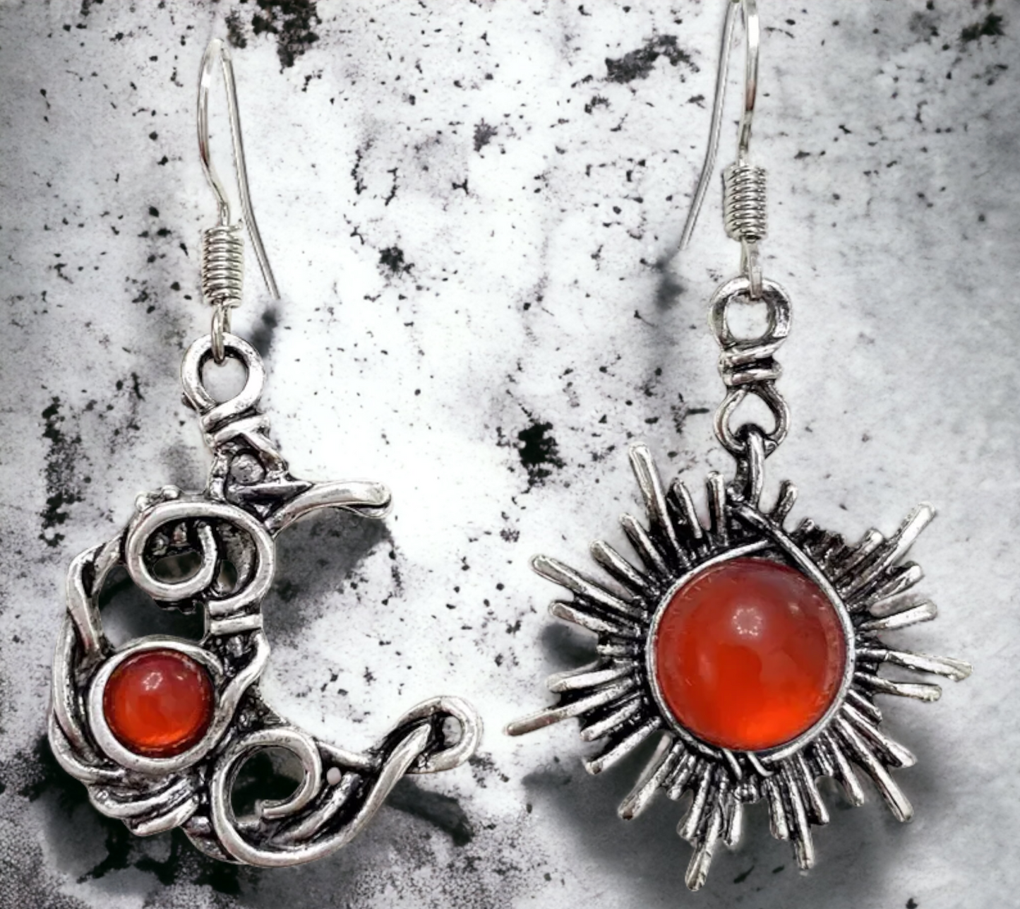 Boucles d'oreilles Celtique Soleil et Lune avec gemme artificielle Rouge de Style Nordique, faites à la main Cadeau Original Idéal Cadeau