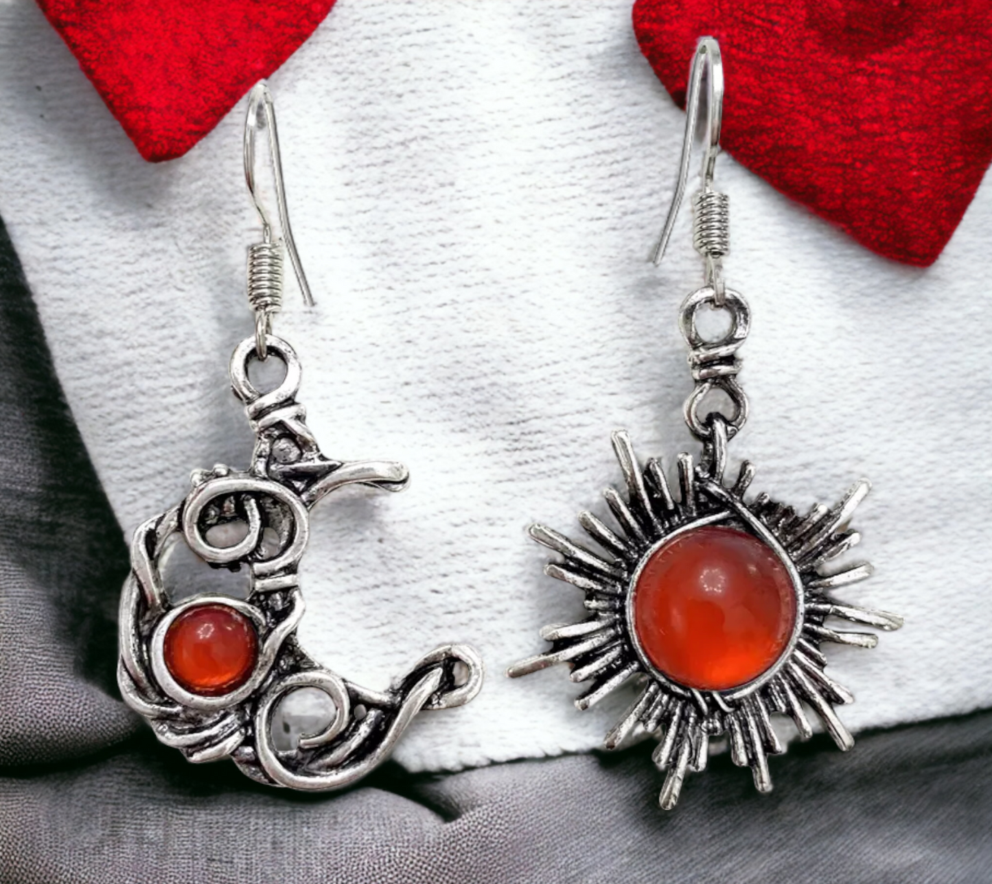 Boucles d'oreilles Celtique Soleil et Lune avec gemme artificielle Rouge de Style Nordique, faites à la main Cadeau Original Idéal Cadeau