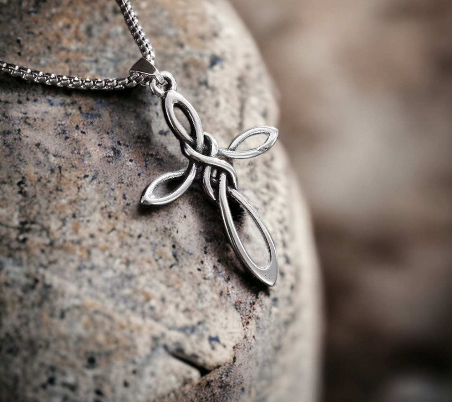 Collier Crucifix Croix Celtique et Triquetra en Acier Inoxydable fait à la main Couleur Argent Cadeau Original Idéal Cadeau