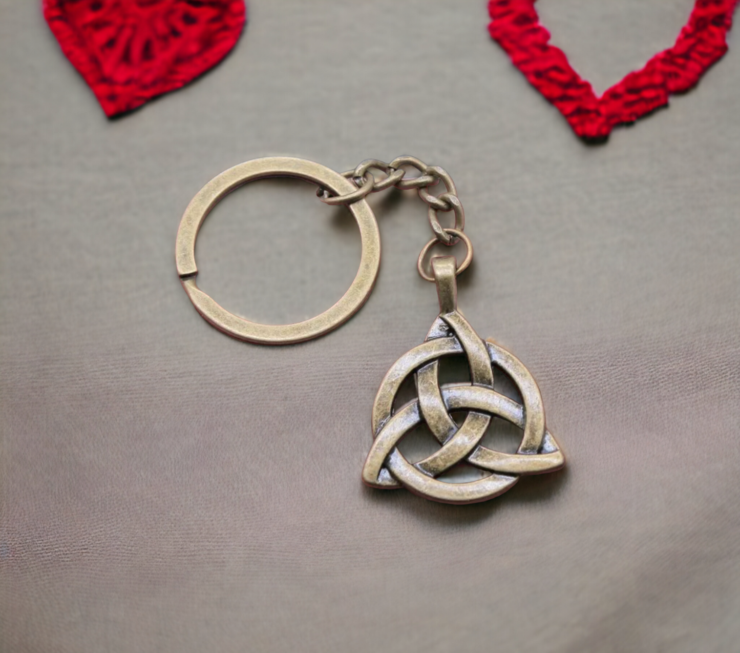Porte-clés pendentif Celtique Triquetra Talisman de Protection Cadeau de Sorcellerie Païenne Wicca Bijoux Wicca fait à la main Idéal Cadeau