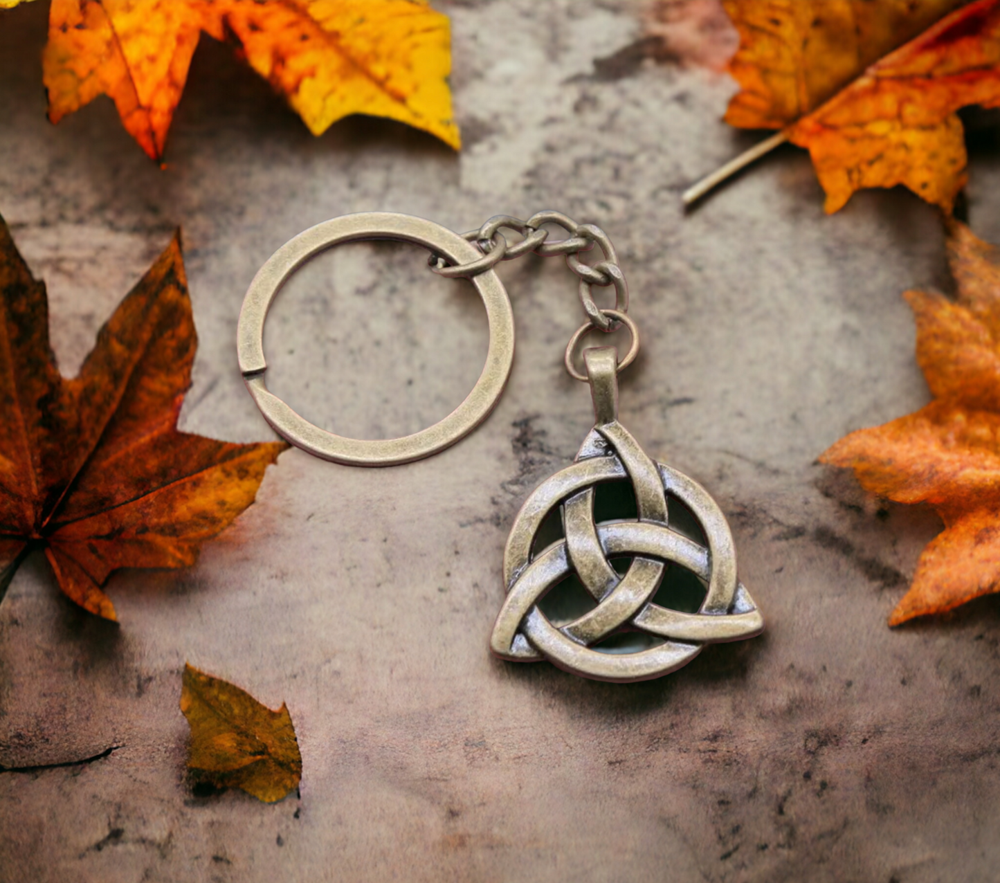 Porte-clés pendentif Celtique Triquetra Talisman de Protection Cadeau de Sorcellerie Païenne Wicca Bijoux Wicca fait à la main Idéal Cadeau