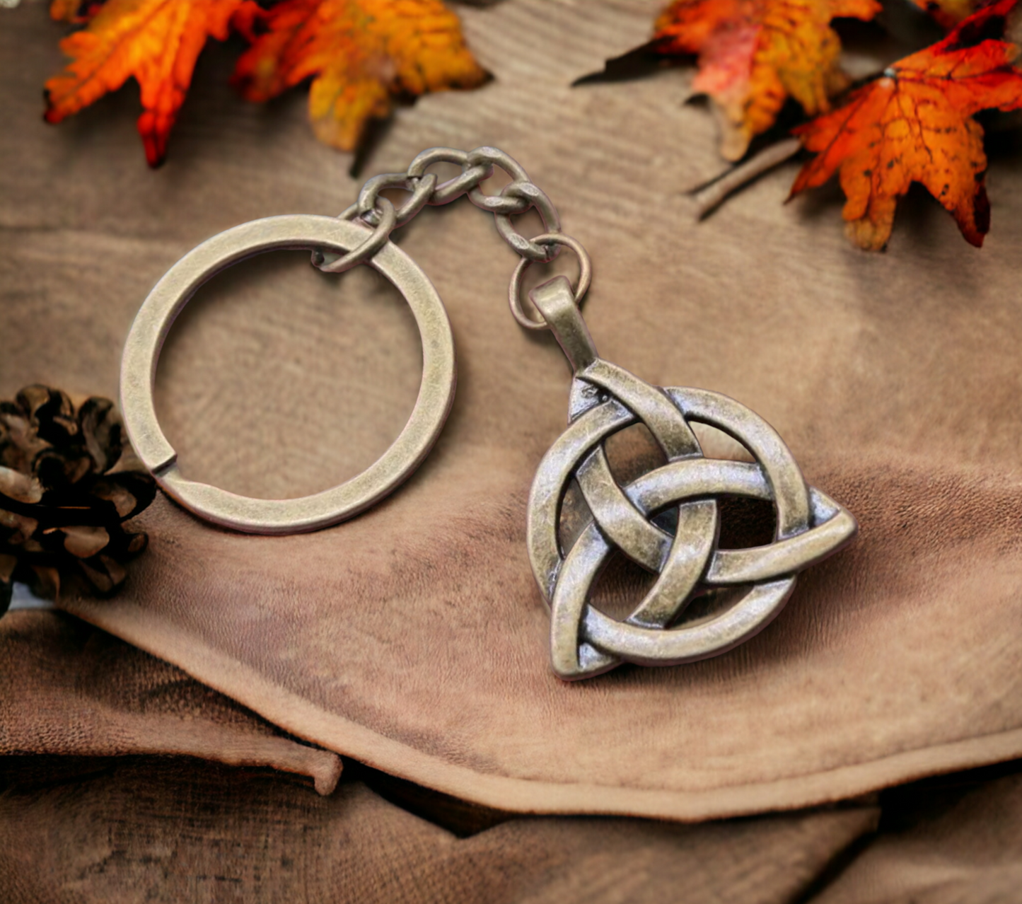 Porte-clés pendentif Celtique Triquetra Talisman de Protection Cadeau de Sorcellerie Païenne Wicca Bijoux Wicca fait à la main Idéal Cadeau