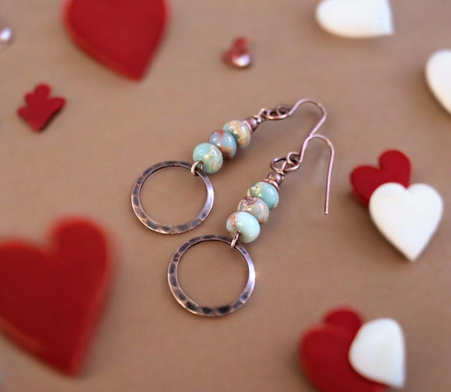 Boucles d'oreilles Perlées en Opales Africaine et Cuivre martelé de style Bohème, faites à la main Idéal Cadeau Original