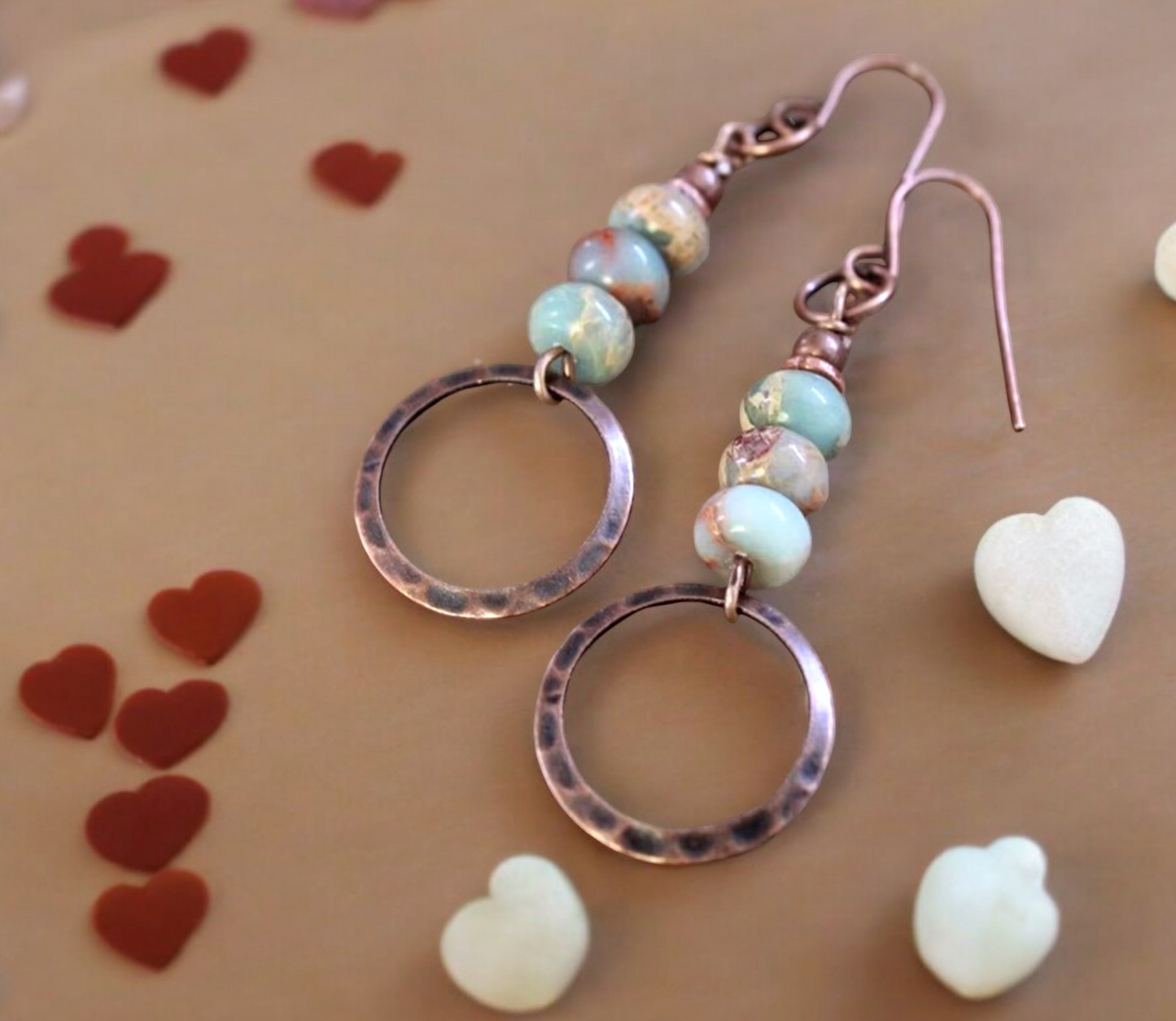 Boucles d'oreilles Perlées en Opales Africaine et Cuivre martelé de style Bohème, faites à la main Idéal Cadeau Original